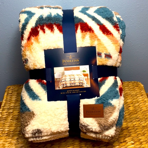 Pendleton Other - PENDLETON LIMITED QUEEN WHITE SANDS BLANKET